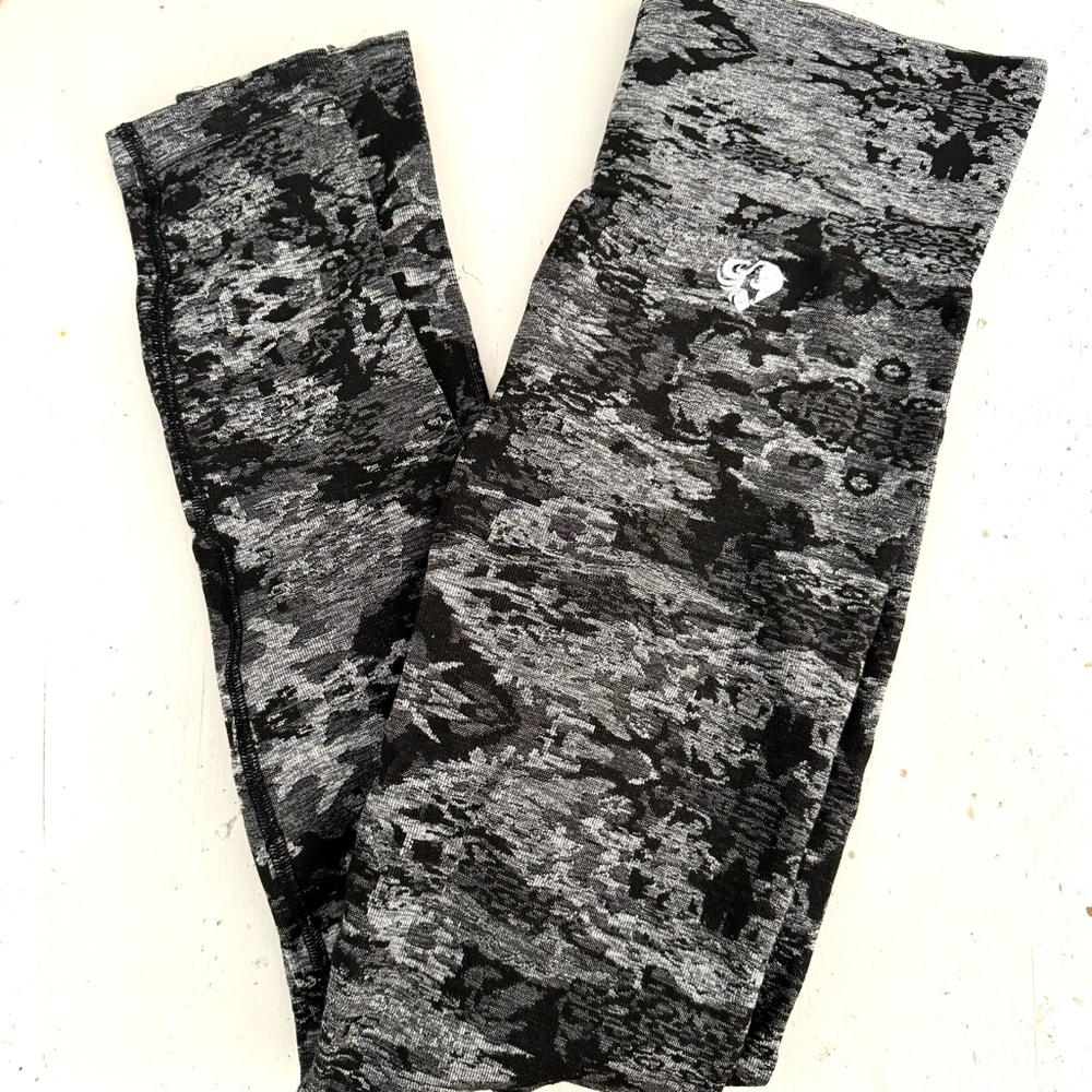 Women’s Best Camo Seamless Leggings - Black - Medium